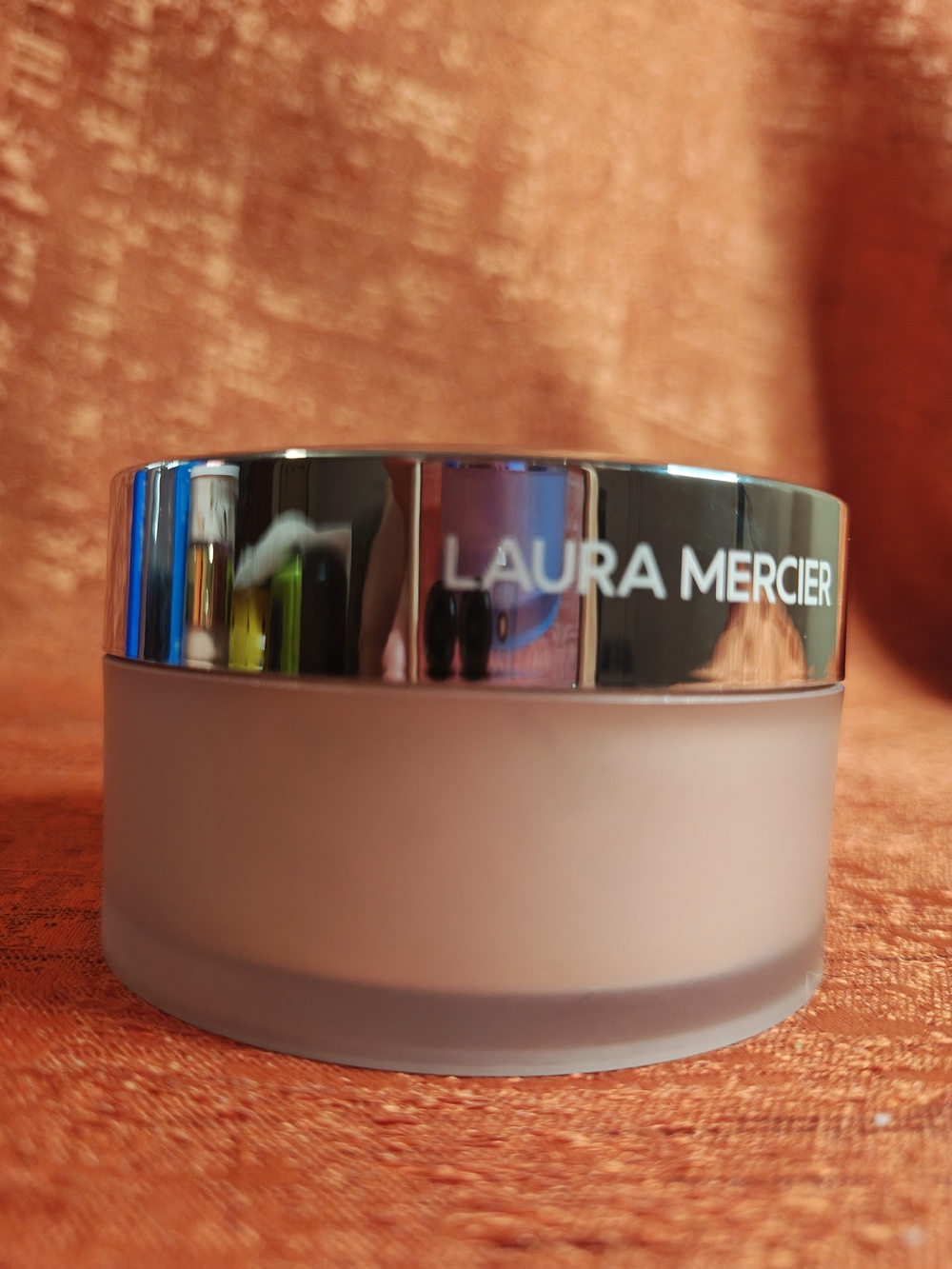 laura mercier Translucent Setting Powder - Soft Pink Jar with Silver Lid